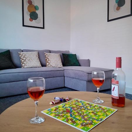 3-Bed Home From Home, Sleeps 6, Great For Contractors, Close To Gulliver'S Valley Theme Park, Free Parking, Hot Tub, Couple Retreat Шефилд Экстерьер фото