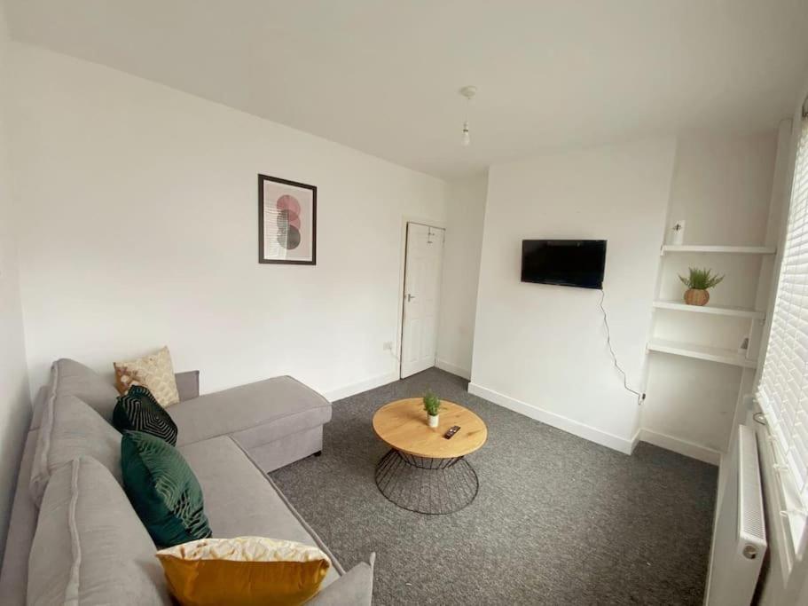 3-Bed Home From Home, Sleeps 6, Great For Contractors, Close To Gulliver'S Valley Theme Park, Free Parking, Hot Tub, Couple Retreat Шефилд Экстерьер фото