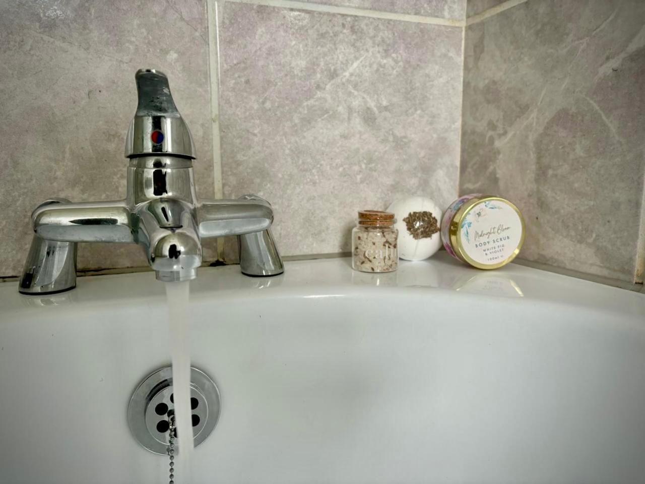3-Bed Home From Home, Sleeps 6, Great For Contractors, Close To Gulliver'S Valley Theme Park, Free Parking, Hot Tub, Couple Retreat Шефилд Экстерьер фото