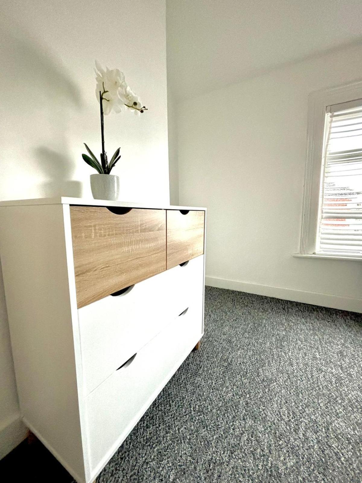 3-Bed Home From Home, Sleeps 6, Great For Contractors, Close To Gulliver'S Valley Theme Park, Free Parking, Hot Tub, Couple Retreat Шефилд Экстерьер фото
