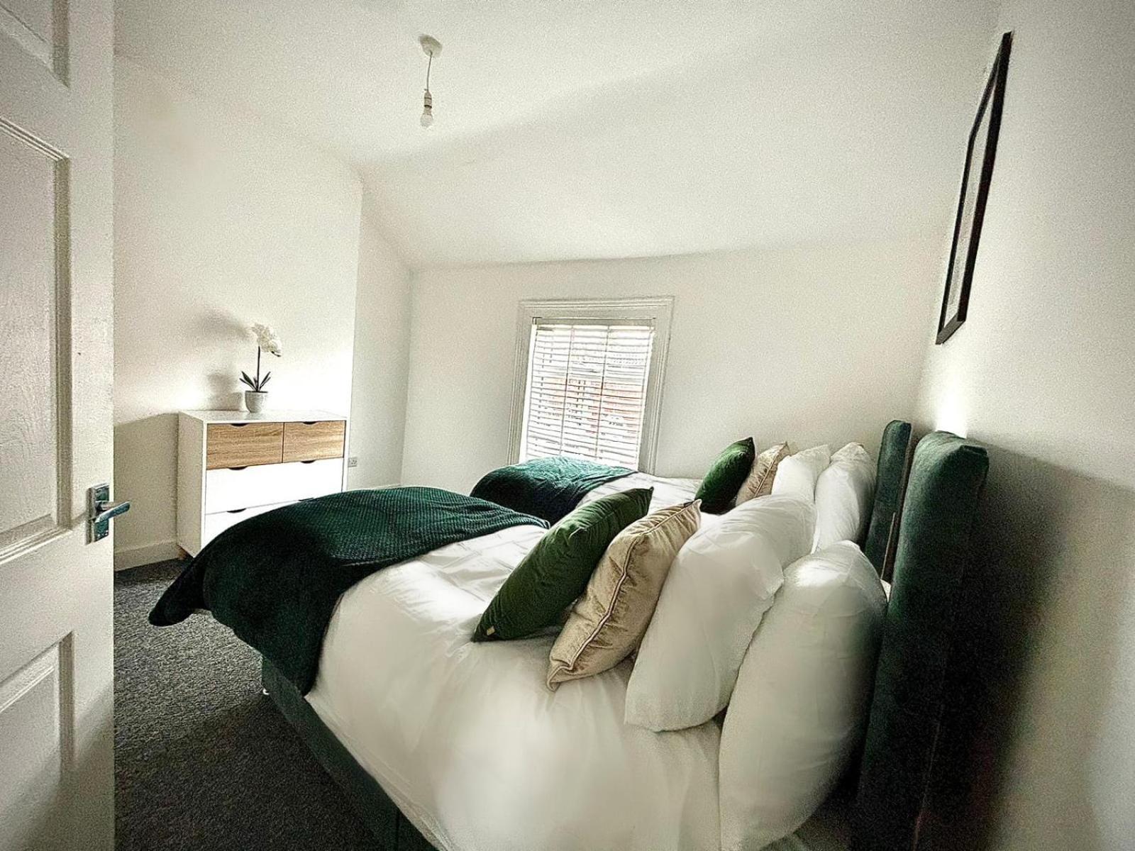 3-Bed Home From Home, Sleeps 6, Great For Contractors, Close To Gulliver'S Valley Theme Park, Free Parking, Hot Tub, Couple Retreat Шефилд Экстерьер фото